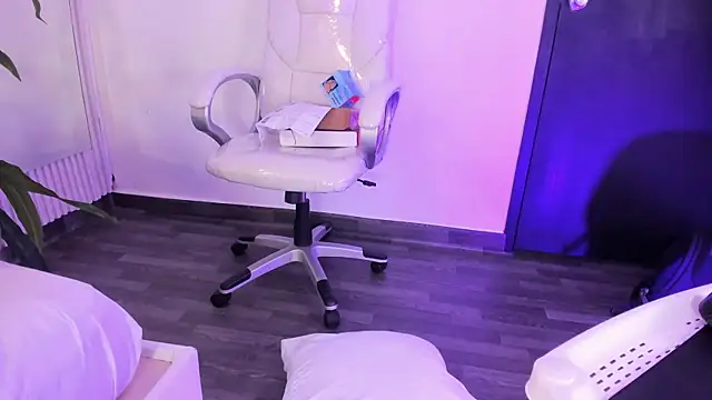 EriKlein online show from October 14, 2025, 11:05 pm