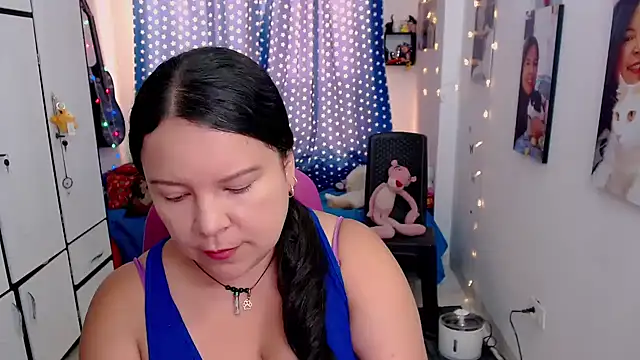 claryssa  online show from November 5, 2025, 3:56 pm