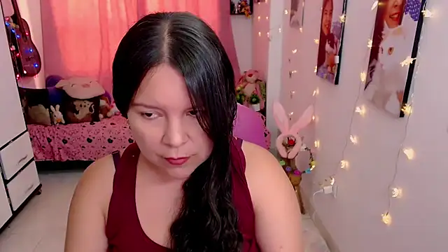 claryssa  online show from April 7, 2026, 7:58 pm