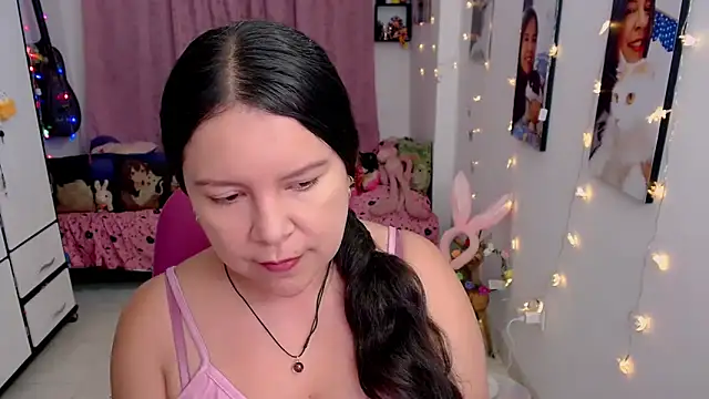 claryssa  online show from April 18, 2026, 5:33 am