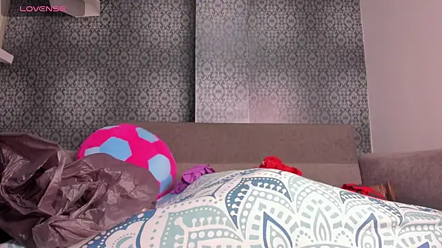 grandmother milf online show from March 12, 2026, 12:22 pm