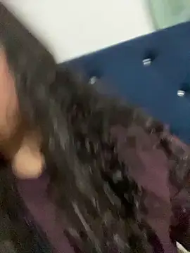 CurlyGirl 1 online show from January 6, 2026, 11:07 pm