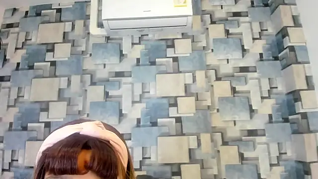 angel dthroatt online show from February 11, 2026, 12:10 pm