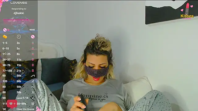 Turkish Latina online show from March 2, 2025, 9:32 pm