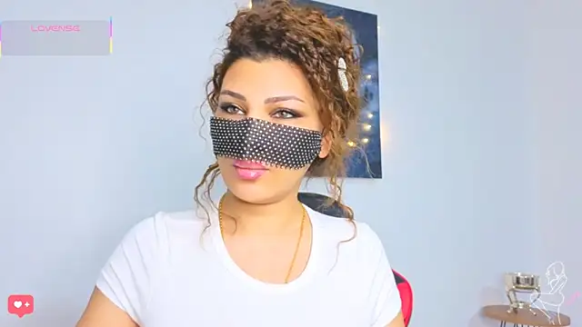 Turkish Latina online show from March 29, 2026, 10:32 pm