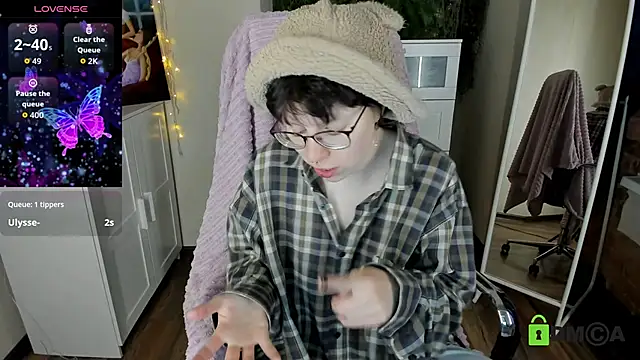 Melissa Wells online show from October 2, 2025, 8:38 pm