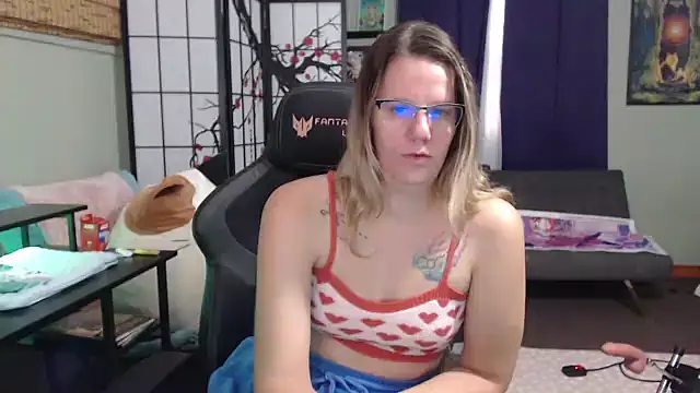 Sarahtineke online show from October 24, 2025, 4:36 pm