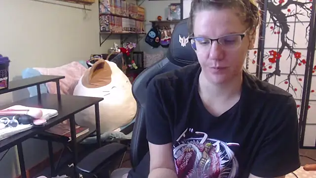 Sarahtineke online show from March 4, 2026, 3:40 pm