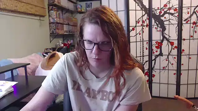 Sarahtineke online show from April 20, 2026, 4:54 pm