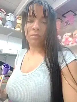 VivienAndClark online show from November 5, 2025, 4:07 pm