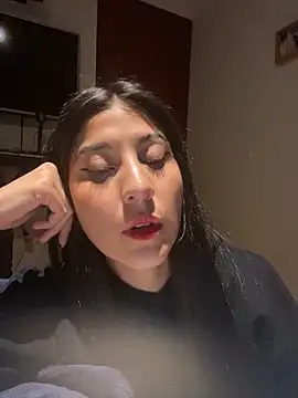 Snapshot of BubbleGumm_ chatting on March 3, 2025, 11:56 pm BubbleGumm online show from March 3, 2025, 11:56 pm