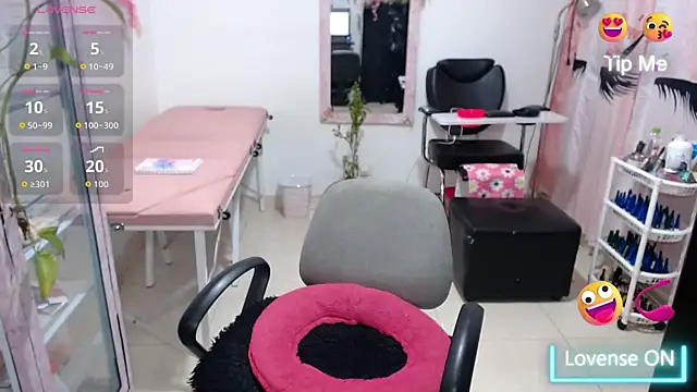 titsbiglovers online show from June 30, 2026, 10:55 pm