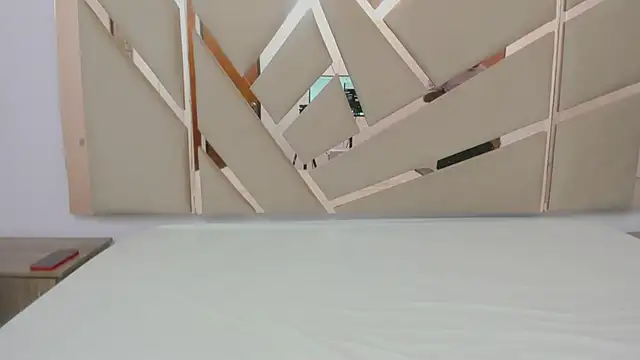 you and i9 online show from September 18, 2025, 7:27 pm