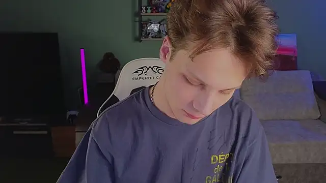 Snapshot of TeddyLiLboy chatting on April 5, 2026, 7:11 pm TeddyLiLboy online show from April 5, 2026, 7:11 pm