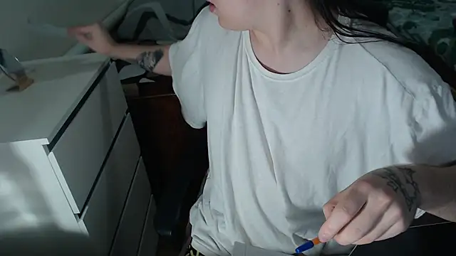 EvaMiron online show from October 19, 2025, 10:16 am