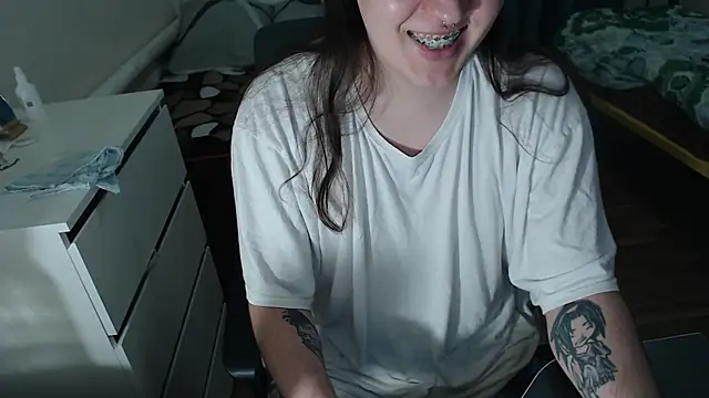 EvaMiron online show from November 10, 2025, 7:51 am