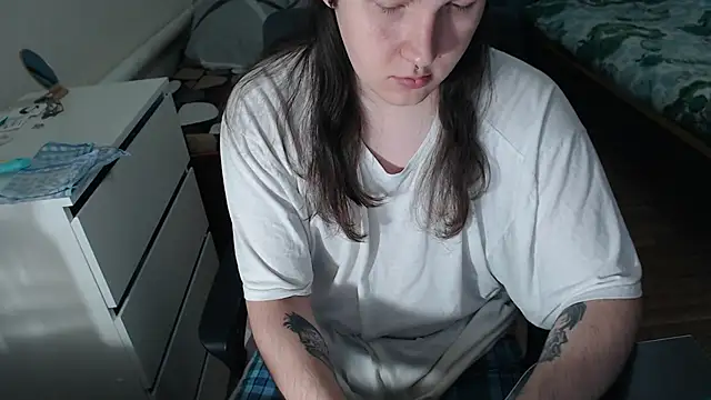 EvaMiron online show from November 24, 2025, 9:53 am