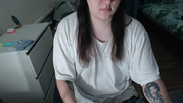 EvaMiron online show from February 4, 2026, 2:01 pm