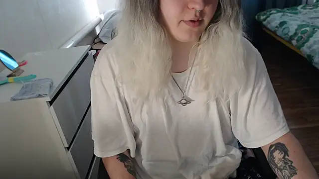 EvaMiron online show from February 18, 2026, 8:32 am