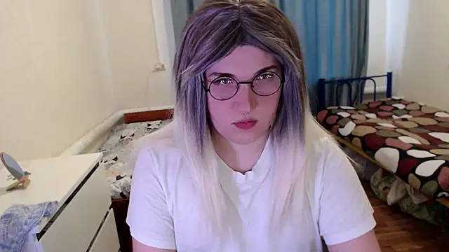 Snapshot of EvaMiron chatting on May 5, 2026, 3:09 pm EvaMiron online show from May 5, 2026, 3:09 pm