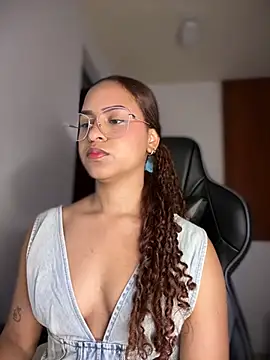 gretta kler1 online show from March 13, 2025, 2:23 pm