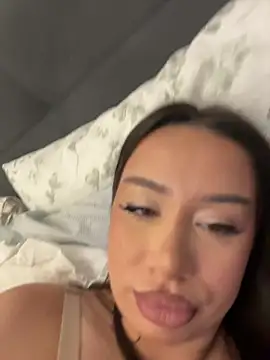 deliaroyal online show from November 16, 2025, 2:11 pm