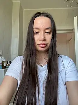 deliaroyal online show from May 26, 2026, 1:29 pm