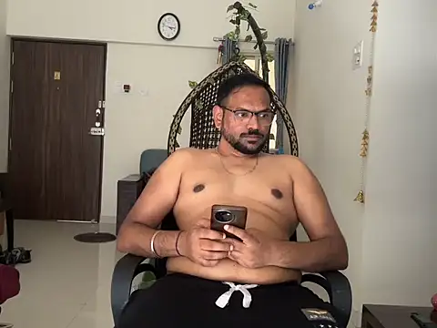 Snapshot of lovbombayduck11 chatting on June 3, 2026, 10:40 am lovbombayduck11 online show from June 3, 2026, 10:40 am