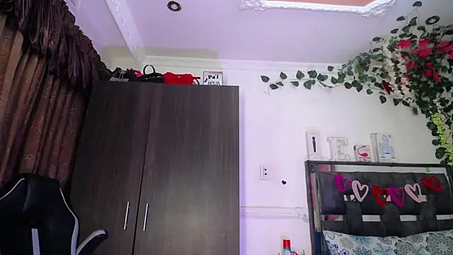 emma hoot1 online show from March 14, 2025, 12:10 am