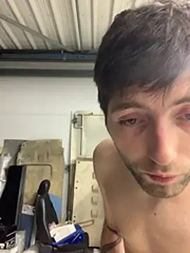 GuillaumebeauZizi online show from February 12, 2026, 6:03 pm