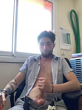 Snapshot of GuillaumebeauZizi chatting on April 25, 2026, 2:58 pm GuillaumebeauZizi online show from April 25, 2026, 2:58 pm