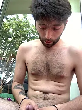 Snapshot of GuillaumebeauZizi chatting on May 27, 2026, 12:46 pm GuillaumebeauZizi online show from May 27, 2026, 12:46 pm