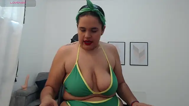 natalia curvy1 online show from September 26, 2025, 6:12 pm