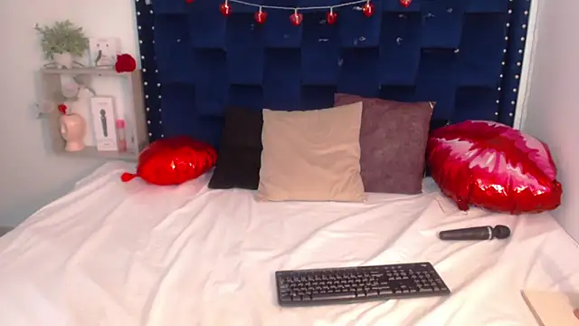 SaraApril 1 online show from February 16, 2025, 4:32 pm