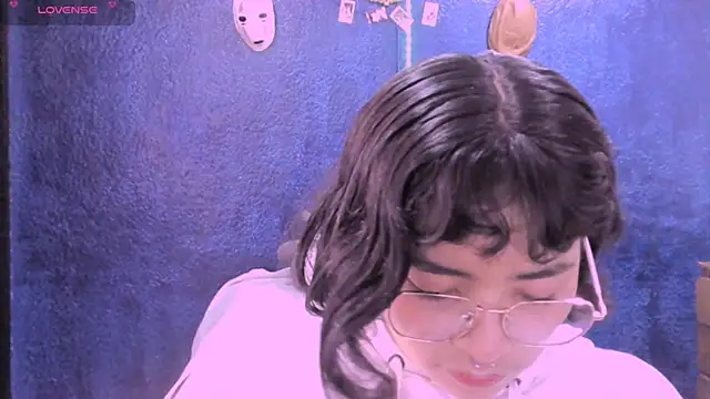 NinaYellow online show from December 9, 2024, 3:22 pm