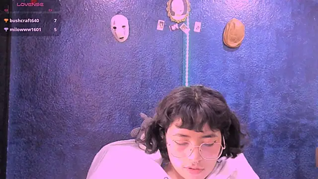 NinaYellow online show from December 9, 2024, 6:25 pm