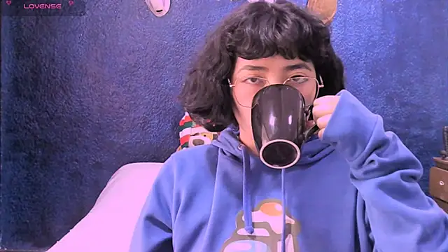 NinaYellow online show from December 29, 2024, 1:49 pm