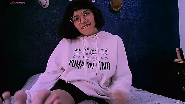 NinaYellow online show from January 21, 2025, 2:59 pm