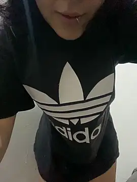 florchu7 online show from December 5, 2025, 5:38 am