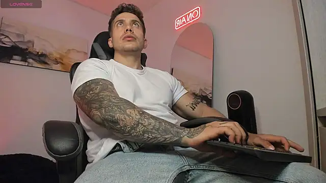 LucianSinclair online show from December 27, 2024, 12:39 am