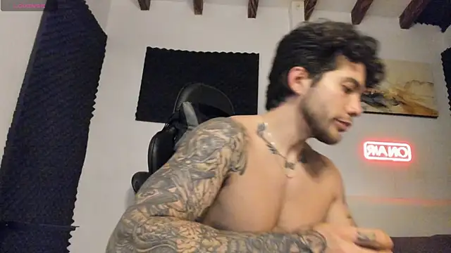 LucianSinclair online show from April 10, 2026, 3:34 am