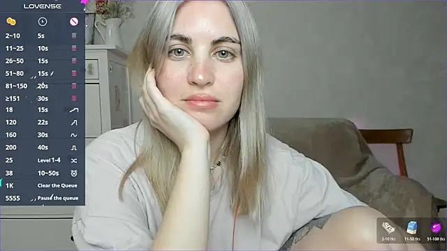 pawpaws online show from December 5, 2025, 6:44 am