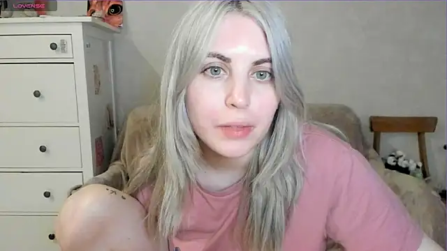 Snapshot of pawpaws chatting on April 25, 2026, 9:45 am pawpaws online show from April 25, 2026, 9:45 am