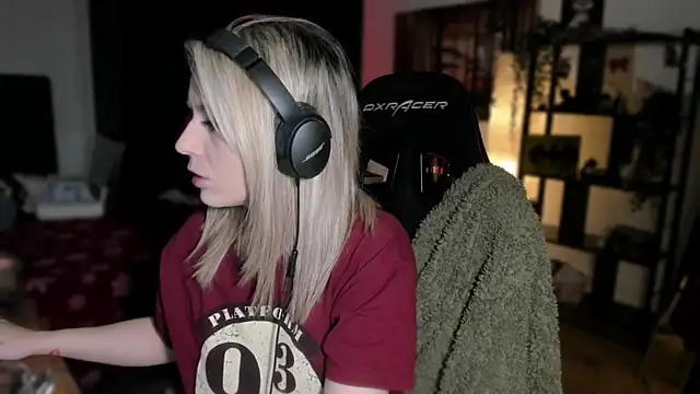 Lisaonthemoon online show from January 8, 2025, 11:09 pm