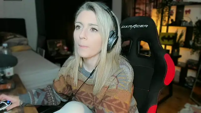 Lisaonthemoon online show from February 12, 2025, 7:13 pm