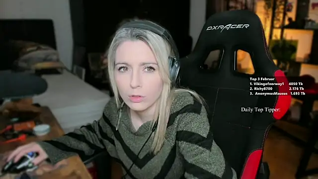 Lisaonthemoon online show from February 13, 2025, 7:21 pm