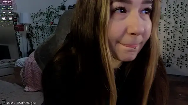 Snapshot of Megan__Hart chatting on December 24, 2024, 2:21 am Megan Hart online show from December 24, 2024, 2:21 am