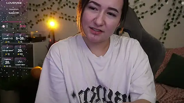 Snapshot of Megan__Hart chatting on November 9, 2025, 2:21 am Megan Hart online show from November 9, 2025, 2:21 am