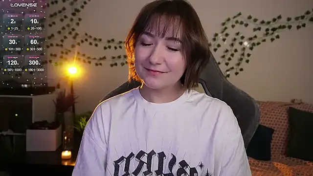 Snapshot of Megan__Hart chatting on November 26, 2025, 12:44 am Megan Hart online show from November 26, 2025, 12:44 am