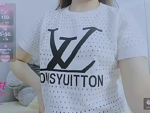 Linh diudang online show from October 19, 2025, 2:34 am